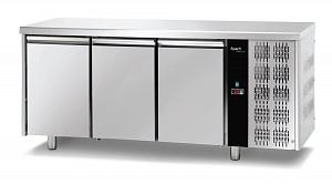 REFRIGERATED COUNTER WITH 3 DOORS Apach AFM03
